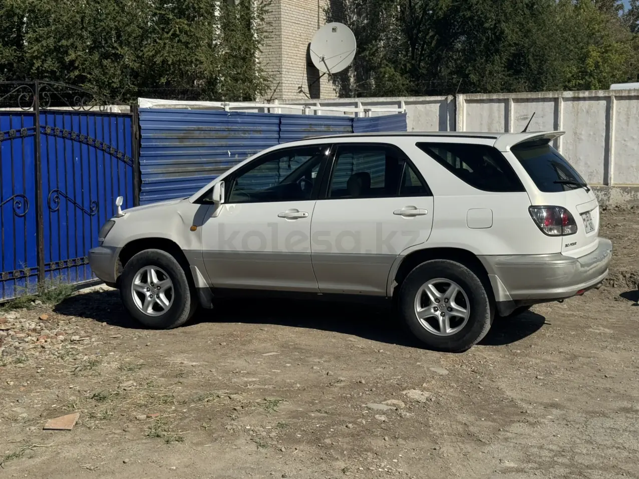 Toyota Harrier, 2001