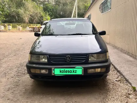 Volkswagen Passat 1994 года за 1 300 000 тг. в Семей