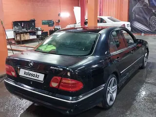 Mercedes-Benz E 240