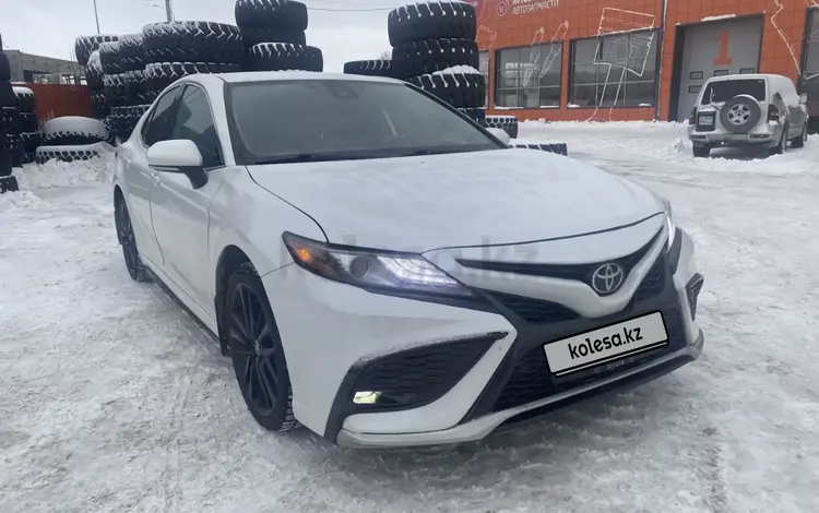 Toyota Camry 2021 года за 14 000 000 тг. в Караганда