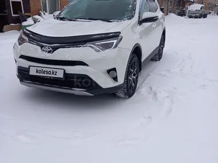 Toyota RAV4 2018 года за 13 000 000 тг. в Петропавловск – фото 3