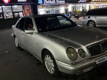 Mercedes-Benz E 320 1998 года за 3 999 000 тг. в Алматы