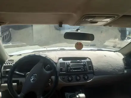 Toyota Camry 2003 года за 2 750 000 тг. в Атырау – фото 2