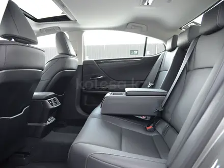 Lexus ES 250 Progressive 2025 года за 29 383 900 тг. в Шымкент – фото 11
