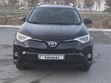 Toyota RAV4 2015 года за 9 500 000 тг. в Шымкент