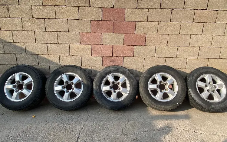Б/у шины с диском от крузака за 240 000 тг. в Шымкент