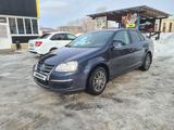 Volkswagen Jetta 2008 года за 3 900 000 тг. в Усть-Каменогорск – фото 2
