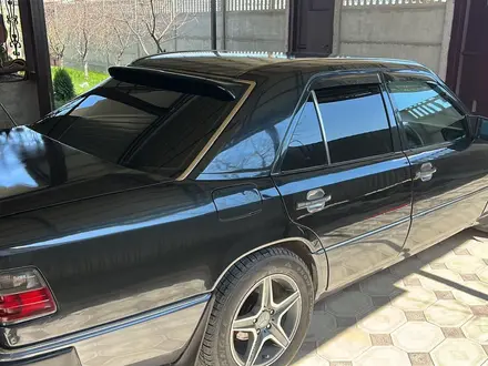 Mercedes-Benz E 220 1993 года за 1 900 000 тг. в Тараз – фото 3