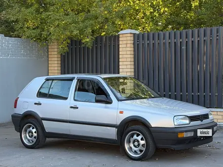 Volkswagen Golf 1993 года за 1 550 000 тг. в Костанай – фото 2