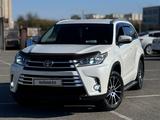 Toyota Highlander 2017 годаfor18 300 000 тг. в Актау