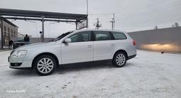 Volkswagen Passat 2009 года за 5 000 000 тг. в Уральск – фото 2