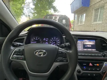 Hyundai Elantra 2017 года за 4 500 000 тг. в Уральск – фото 12