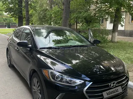 Hyundai Elantra 2017 года за 4 500 000 тг. в Уральск – фото 2