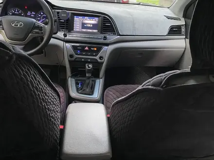 Hyundai Elantra 2017 года за 4 500 000 тг. в Уральск – фото 5