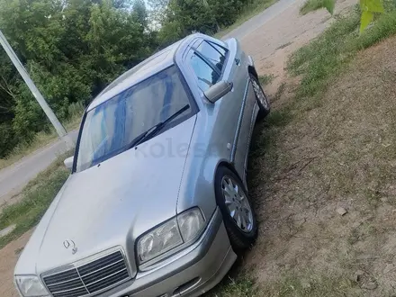 Mercedes-Benz C 180 1998 года за 2 100 000 тг. в Караганда – фото 4