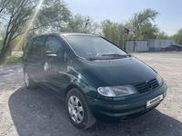 Volkswagen Sharan 1996 года за 2 500 000 тг. в Алматы