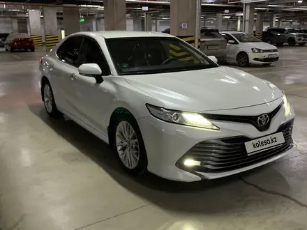 Toyota Camry 2018 года за 14 600 000 тг. в Астана – фото 12