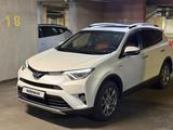 Toyota RAV4 2016 года за 10 000 000 тг. в Алматы