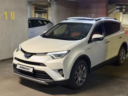 Toyota RAV4 2016 года за 10 000 000 тг. в Алматы