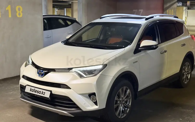 Toyota RAV4 2016 года за 10 000 000 тг. в Алматы