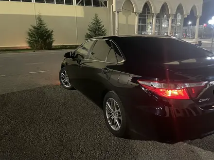 Toyota Camry 2015 года за 7 350 000 тг. в Атырау – фото 11