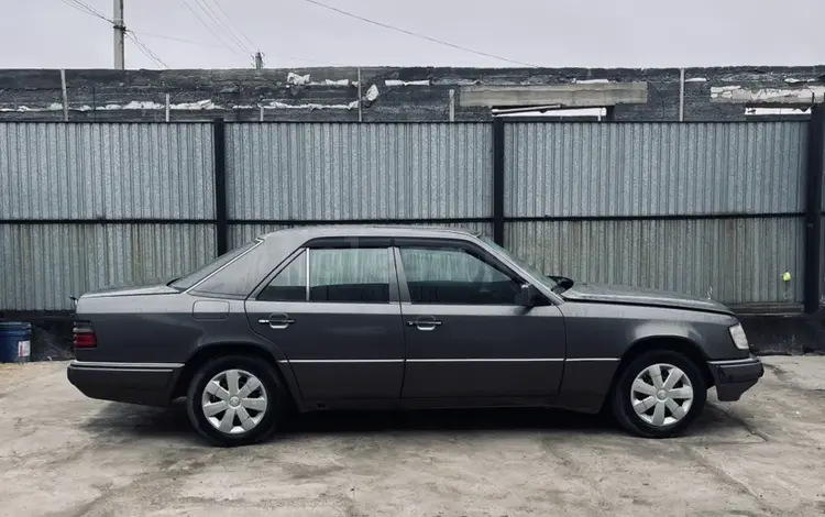 Mercedes-Benz E 220 1994 годаүшін2 800 000 тг. в Жезказган