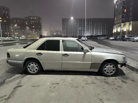 Mercedes-Benz E 220 1993 года за 1 250 000 тг. в Шымкент – фото 4