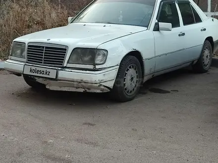 Mercedes-Benz E 200 1993 года за 1 500 000 тг. в Караганда – фото 2