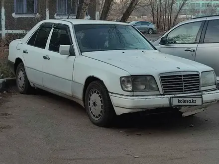 Mercedes-Benz E 200 1993 года за 1 500 000 тг. в Караганда