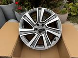 Оригинальные диски R22 на Range Rover L460, Range Rover Sport L461 за 955 000 тг. в Алматы