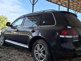 Volkswagen Touareg 2008 года за 3 200 000 тг. в Тараз – фото 2