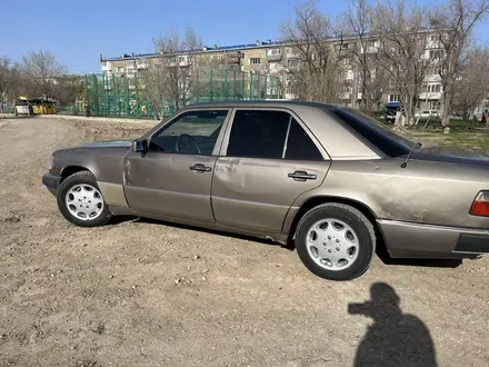 Mercedes-Benz E 230 1991 года за 940 000 тг. в Астана – фото 4