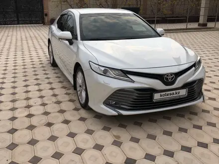 Toyota Camry 2018 года за 17 300 000 тг. в Актау