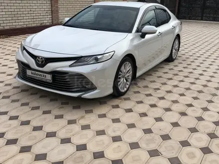 Toyota Camry 2018 года за 17 300 000 тг. в Актау – фото 2