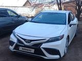 Toyota Camry 2022 года за 17 000 000 тг. в Экибастуз – фото 2