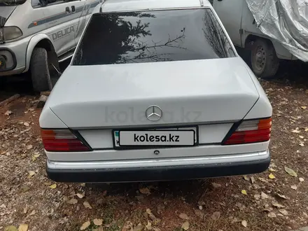 Mercedes-Benz E 230 1990 года за 2 500 000 тг. в Урджар – фото 4