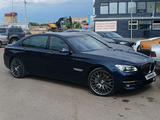BMW 750 2015 года за 15 000 000 тг. в Астана – фото 2