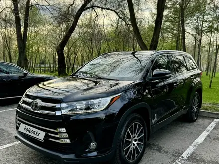 Toyota Highlander 2017 года за 17 300 000 тг. в Алматы