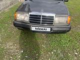 Mercedes-Benz E 230 1987 годаfor1 100 000 тг. в Талдыкорган