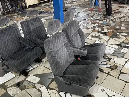 Кресло салон сиденья на хонда одиссей за 250 000 тг. в Алматы – фото 4
