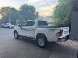 Toyota Hilux 2017 года за 16 000 000 тг. в Алматы – фото 2