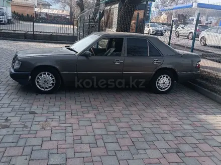 Mercedes-Benz E 230 1992 года за 850 000 тг. в Алматы