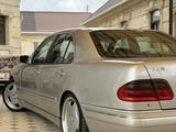 Mercedes-Benz E 320 2001 годаүшін5 200 000 тг. в Актау – фото 4