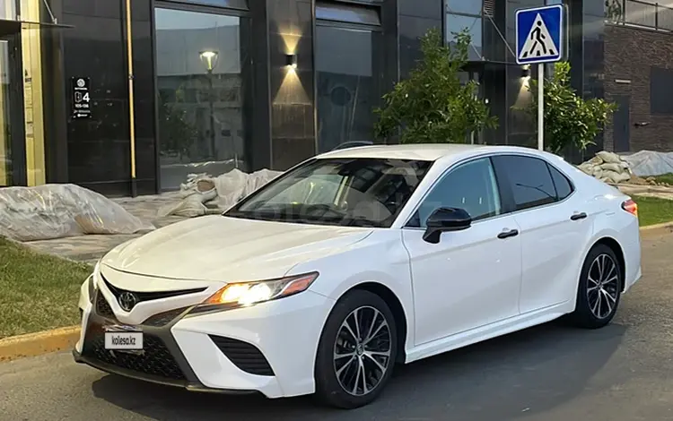 Toyota Camry 2020 года за 10 000 000 тг. в Атырау