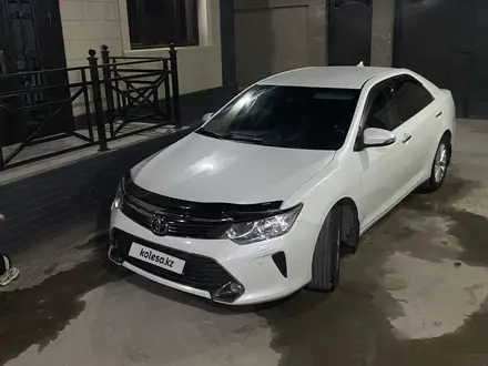 Toyota Camry 2015 года за 13 200 000 тг. в Шымкент – фото 2