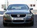 Volkswagen Passat 2005 годаfor2 850 000 тг. в Алматы – фото 2