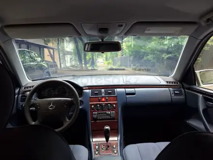 Mercedes-Benz E 320 2001 года за 4 850 000 тг. в Алматы – фото 9