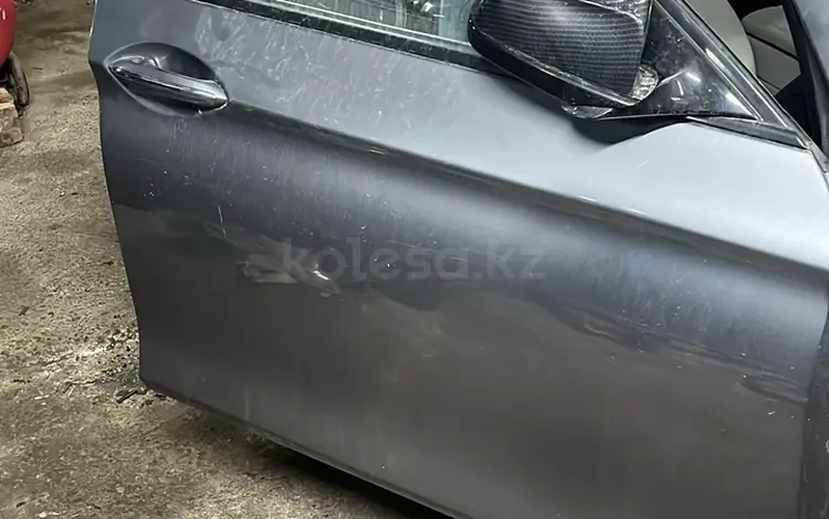 Передняя правая дверь BMW F10 2010 за 8 890 тг. в Астана