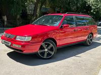 Volkswagen Passat 1994 годаүшін2 500 000 тг. в Алматы