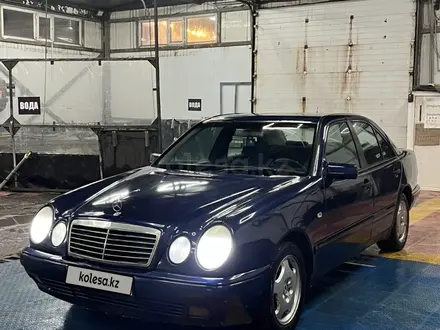 Mercedes-Benz E 320 1999 года за 2 750 000 тг. в Астана